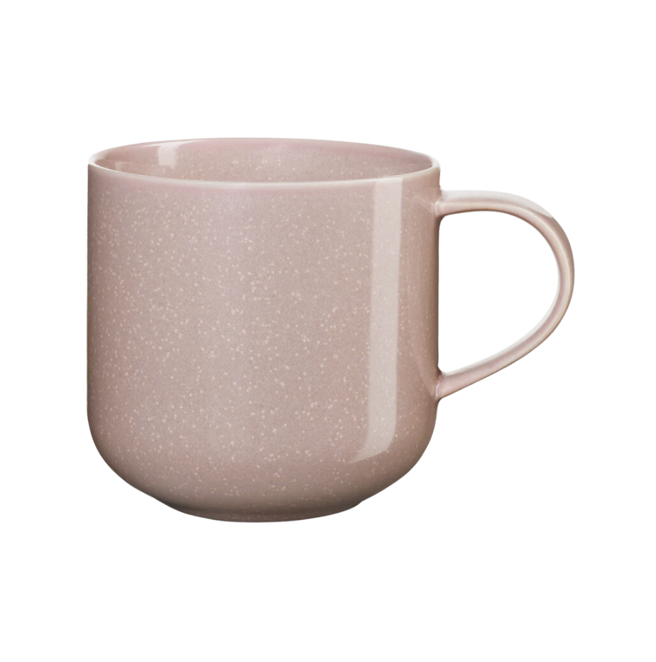 mug rose pale sur fond blanc