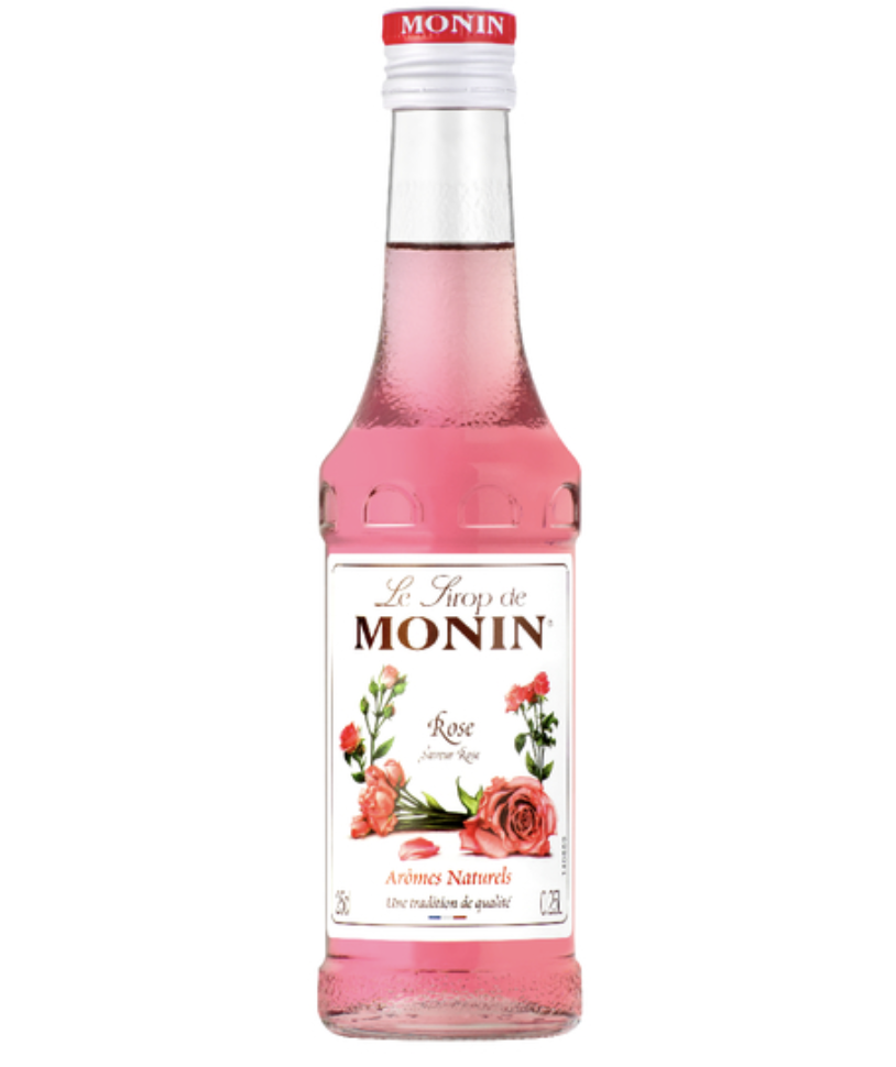 bouteille de sirop rose sur fond blanc